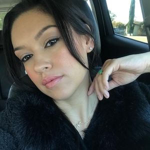 Meet your Posher, Monique